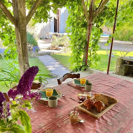 A L'ombre Du Tilleul ベッド・アンド・ブレックファスト Berneuil