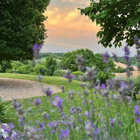 A L'ombre Du Tilleul Berneuil (Charente)