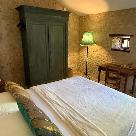 Panzió A L'ombre Du Tilleul Berneuil