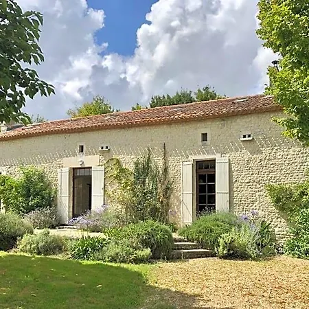 Bed & Breakfast A L'ombre Du Tilleul Berneuil (Charente)
