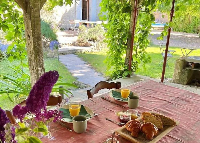 A L'ombre Du Tilleul Bed & Breakfast Berneuil (Charente)