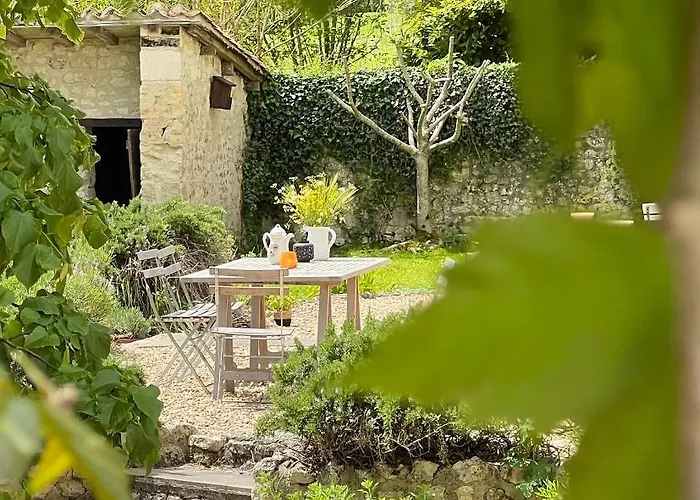 A L'ombre Du Tilleul Bed & Breakfast