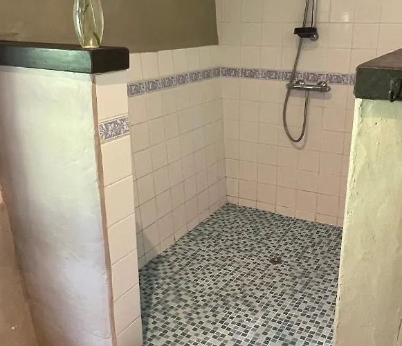 A L'ombre Du Tilleul Bed & Breakfast 4*