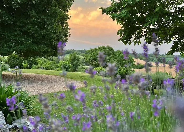 A L'ombre Du Tilleul Berneuil (Charente)
