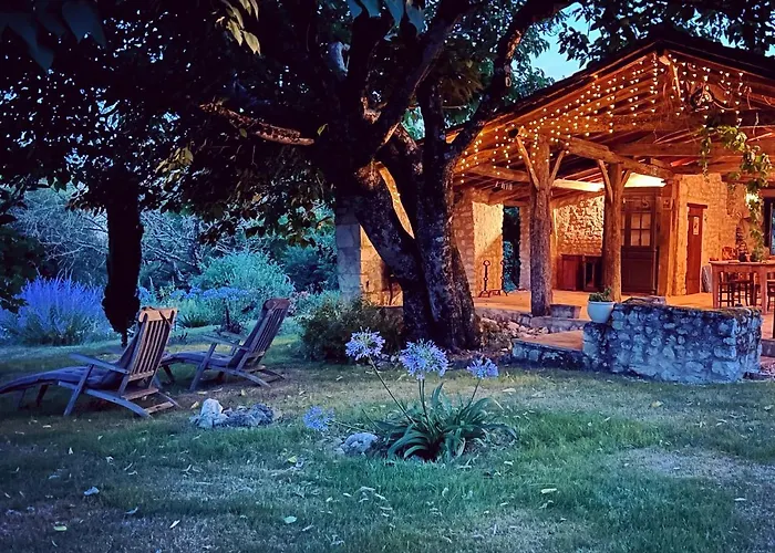 A L'ombre Du Tilleul Berneuil (Charente)