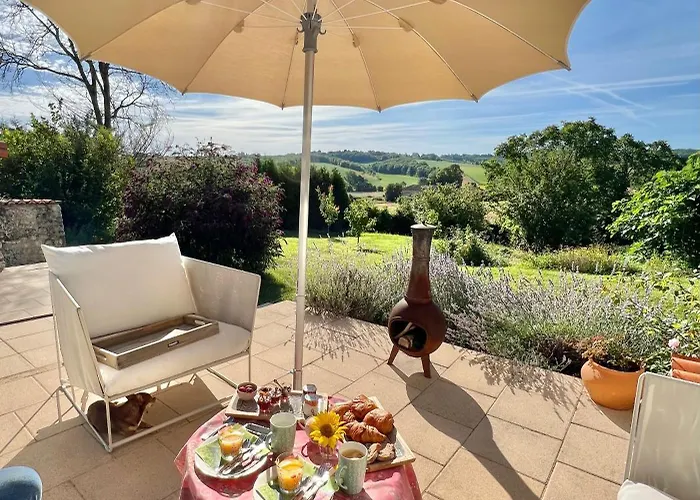 A L'ombre Du Tilleul Berneuil (Charente)